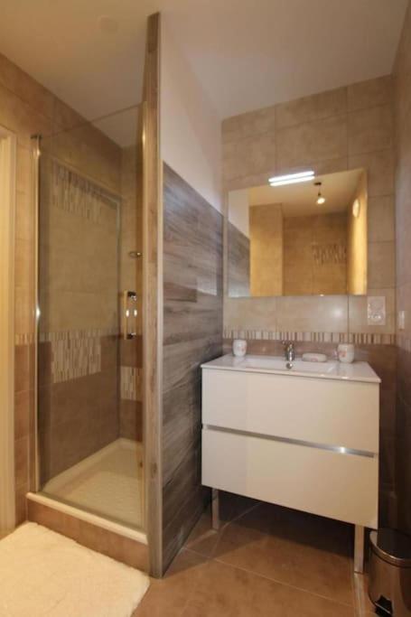 Petit Appartement Confortable Châteaubourg Exteriér fotografie